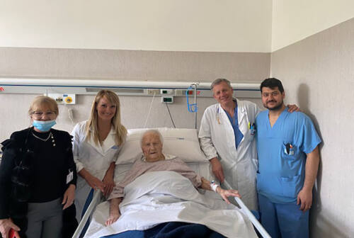 Cade e si rompe il femore: operata a 102 anni a Torrette dal dottor Pascarella “l’ortopedico dei campioni”