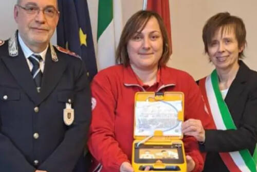 Il Comitato della Croce Rossa di Fabriano dona un defibrillatore per le emergenze cardiache