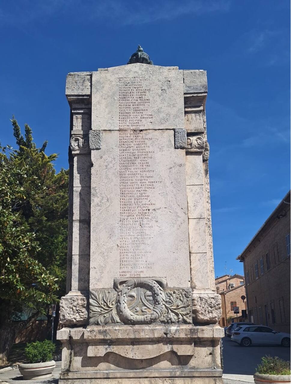 Il monumento di Filottrano ripulito