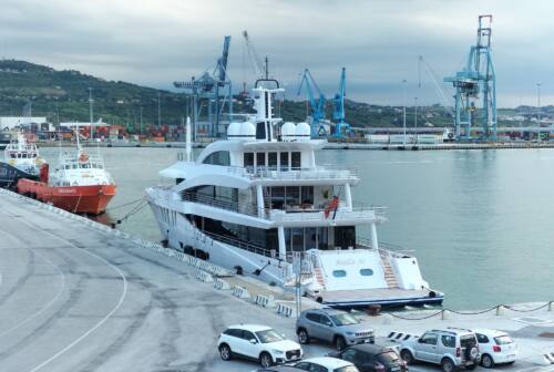 Un mega yacht di lusso al porto di Ancona: dentro anche una palestra e un beach club