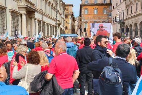 Balneari, dalle Marche quasi in 200 alla manifestazione a Roma. Il Sib: «Legge per mettere in sicurezza le attività»