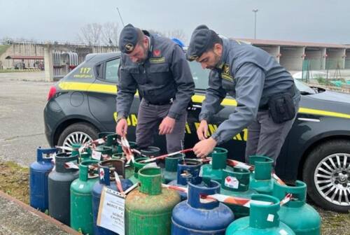 Ancona, riempe bombola di gas ad uso domestico in un distributore di benzina: nei guai finiscono 2 persone