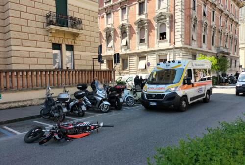 Ancona, schianto al Viale della Vittoria: un 19enne in ospedale