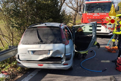 Incidente frontale tra due auto a Senigallia, tre feriti