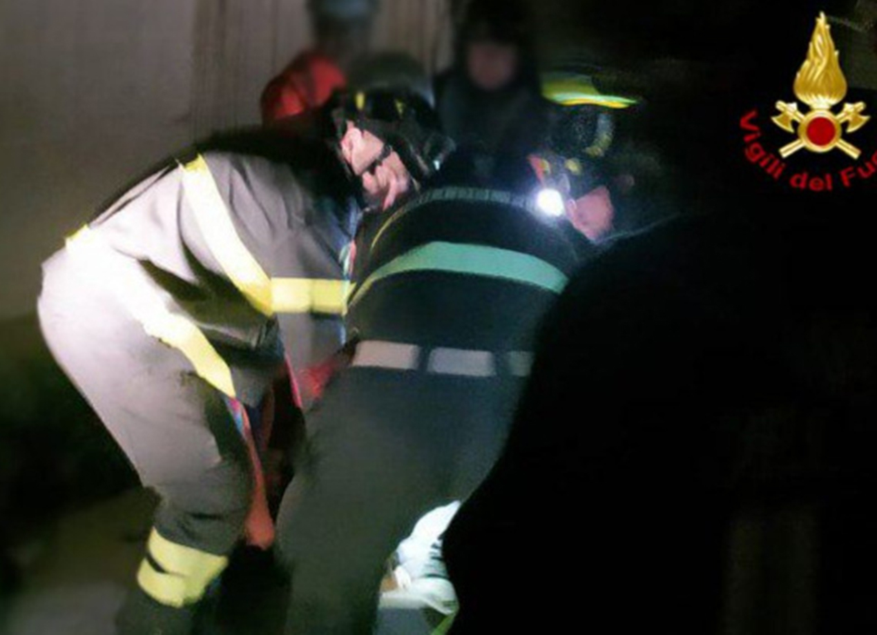 Fano, crolla un tetto a Torrette: due persone ferite