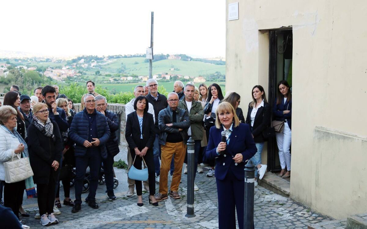 Lauretta Giulioni all'inaugurazione della sede