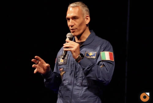 La tuta per lo spazio nasce nelle Marche, incontro con l’astronauta Villadei