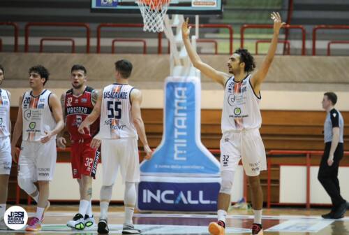 Basket, playoff serie B: Jesi soffre e vince contro Piacenza e vola in semifinale