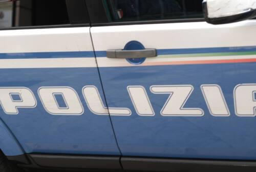 Pesaro, fingono un incidente e svuotano la cassaforte di una anziana: arrestata una coppia