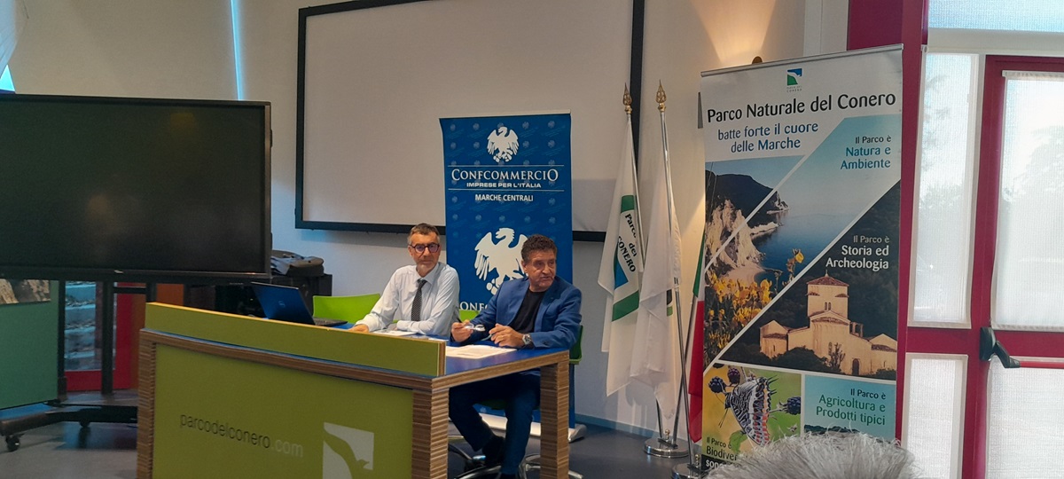 Massimiliano Polacco (Confcommercio) e a destra Luigi Conte, parco del Conero
