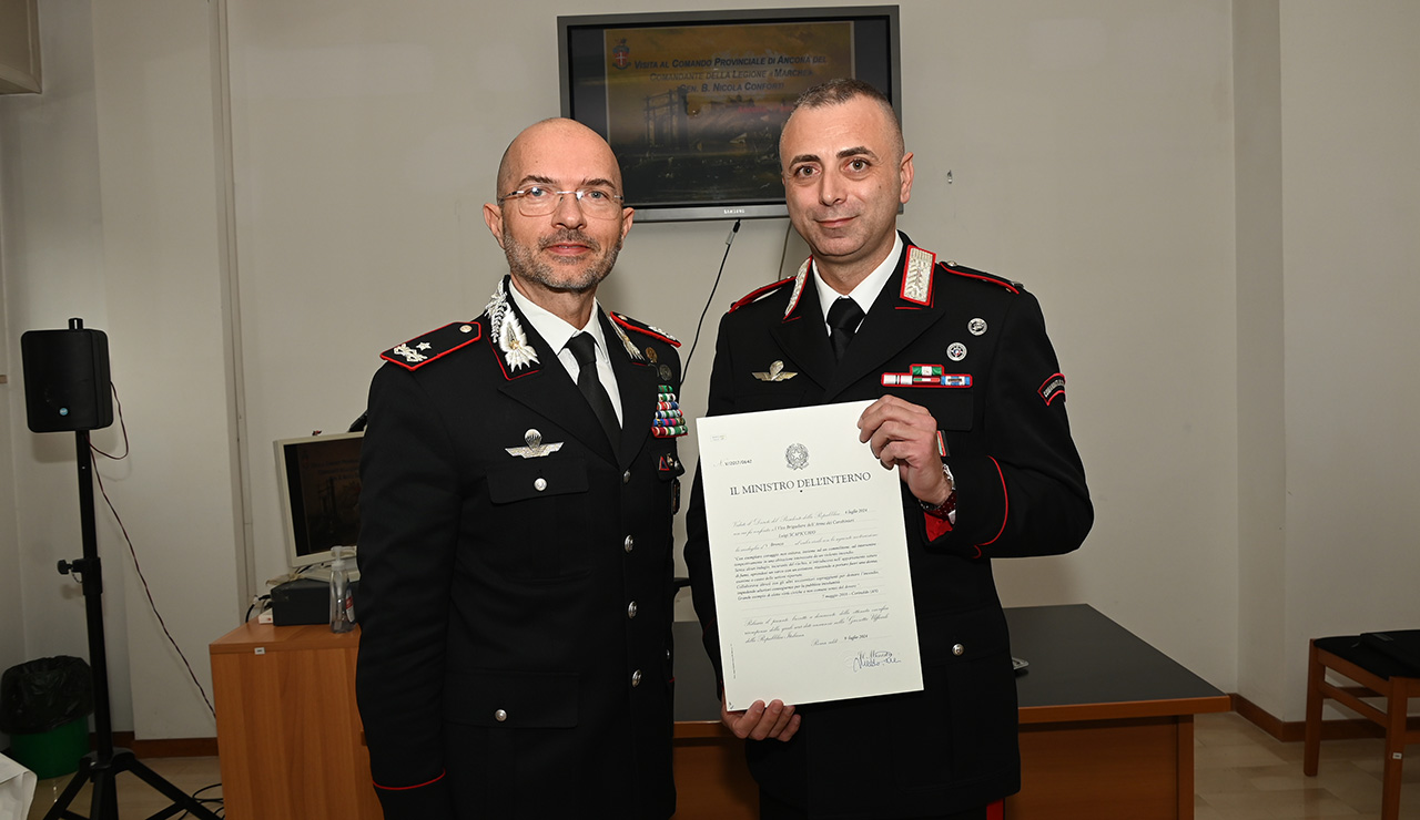 Ancona, Carabinieri: il Generale Nicola Conforti consegna le ricompense ai militari che si sono distinti in operazioni di servizio