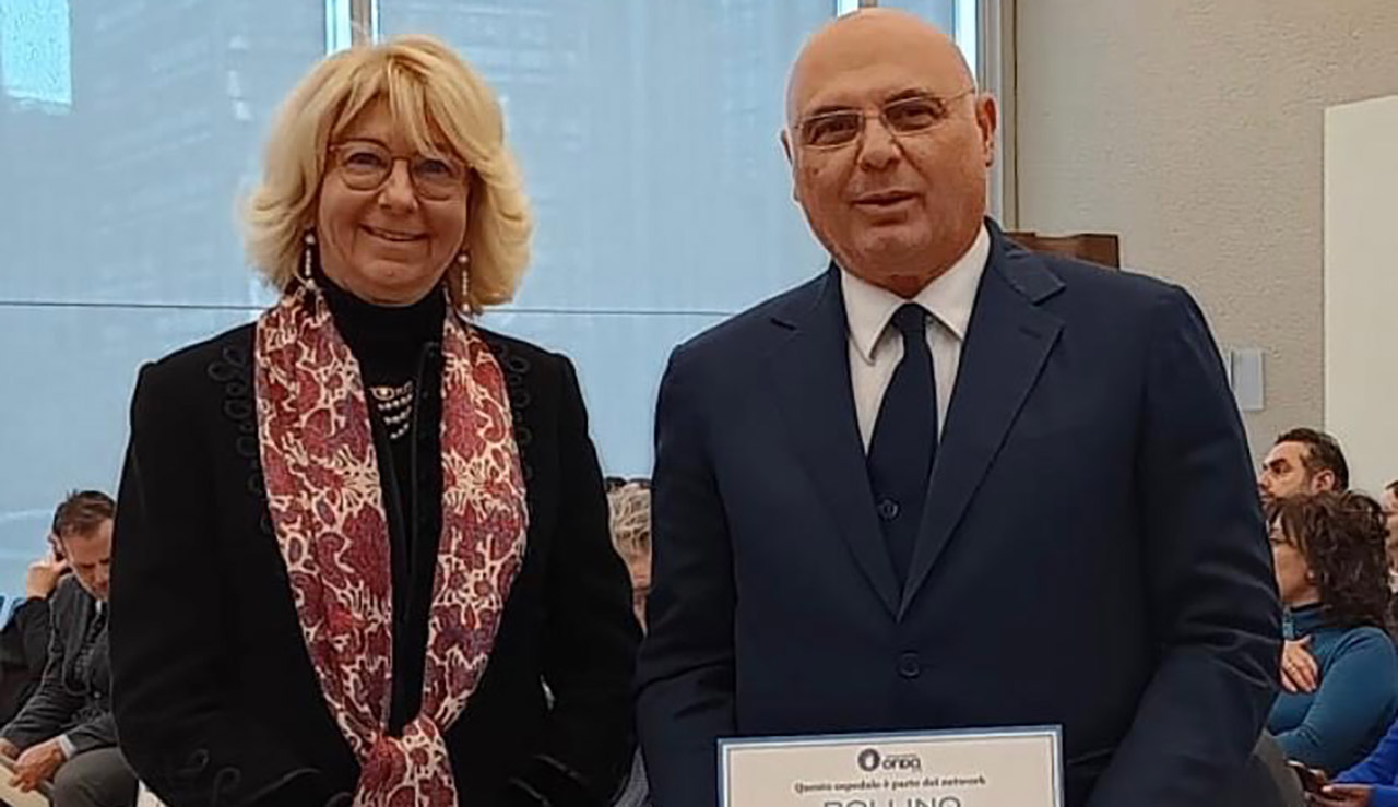 La Presidente di Onda Francesca Merzagora con il Direttore generale dell Azienda Ospedaliera Universitaria di Ancona Dr. Armando Marco Gozzini)