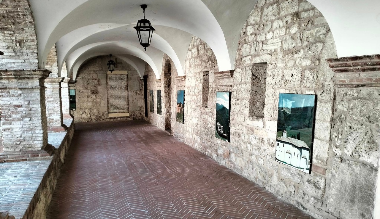 Chiostro francescano adiacente al Comune di Pioraco