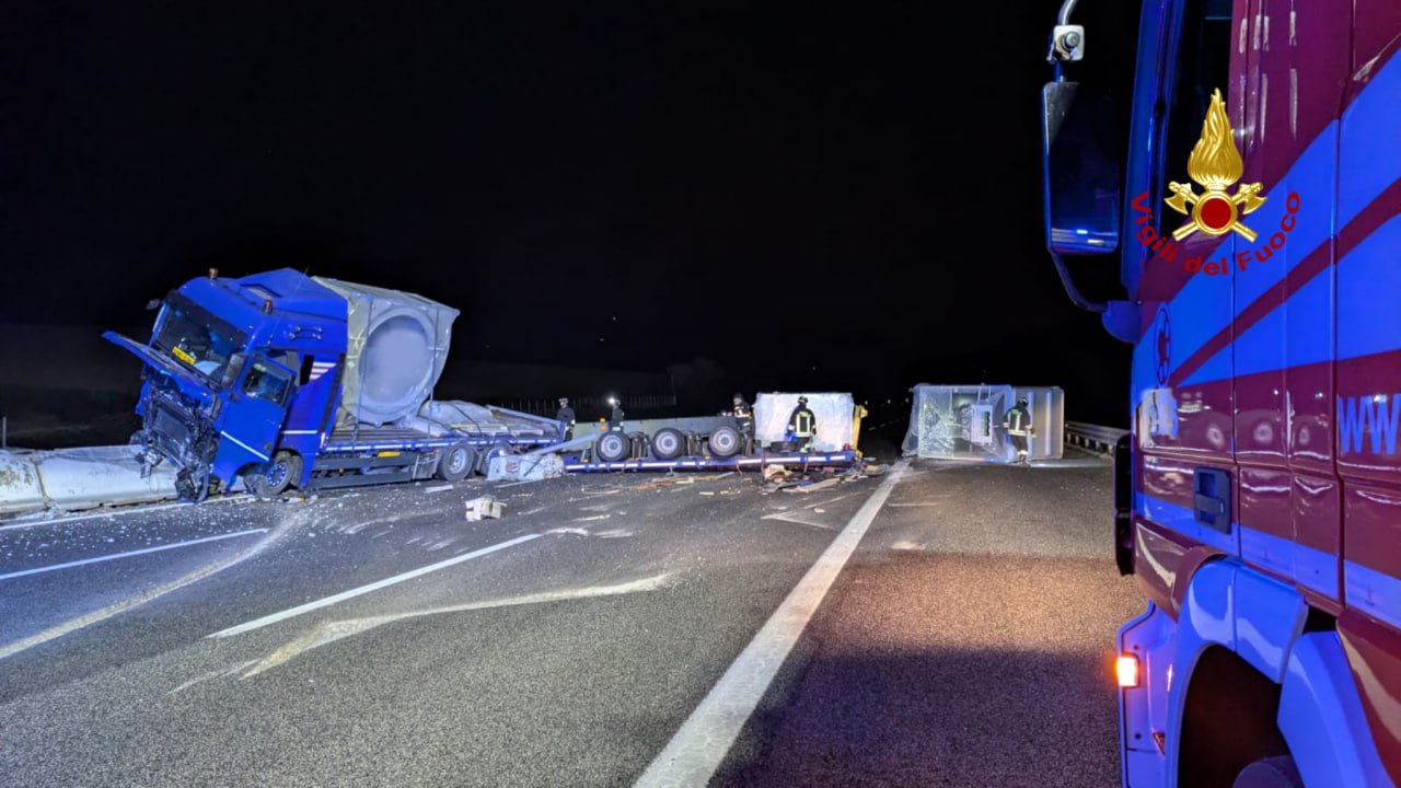 L'incidente in A14, al km 221 tra i caselli di Ancona sud e Ancona nord