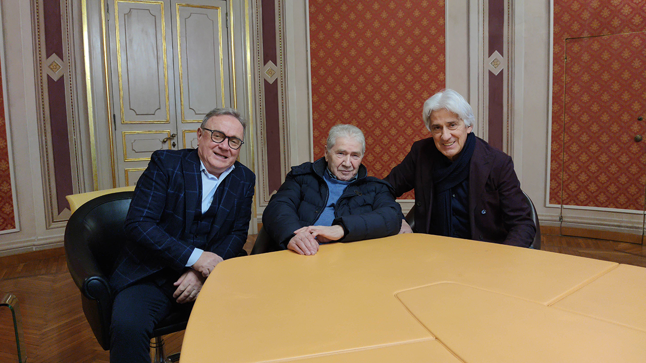 Via libera all'accordo per l'ampliamento del nuovo stabilimento della Lube a Treia. In foto, da dx: il sindaco di Treia Capponi, Sileoni e Parcaroli