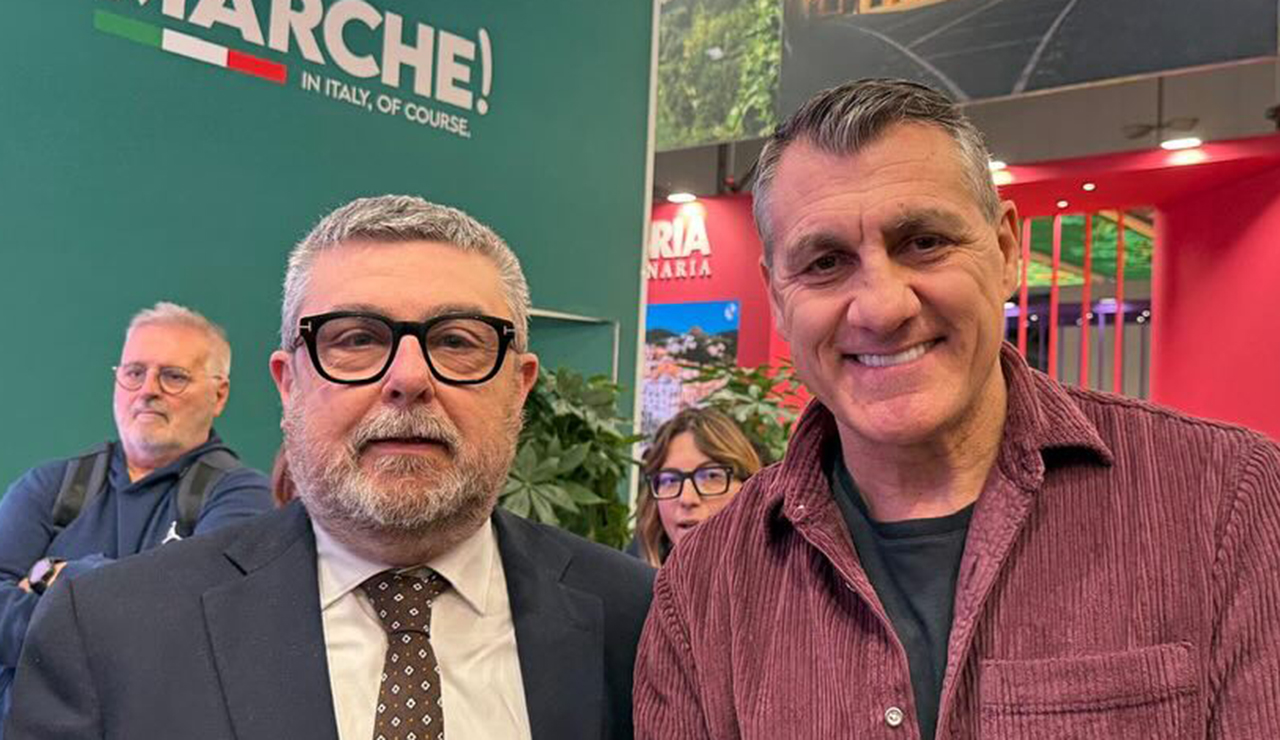 Il sindaco di Senigallia Massimo Olivetti e l'ex calciatore Christian Vieri
