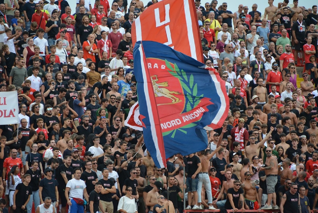 Tifosi dorici al Del Conero di Ancona