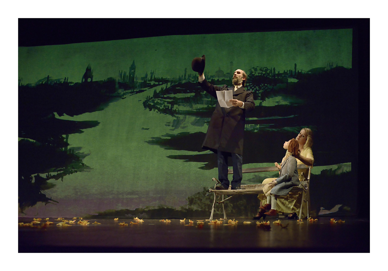 Lo spettacolo “Kafka e la bambola viaggiatrice” (Foto: Teatro Giovani Teatro Pirata)