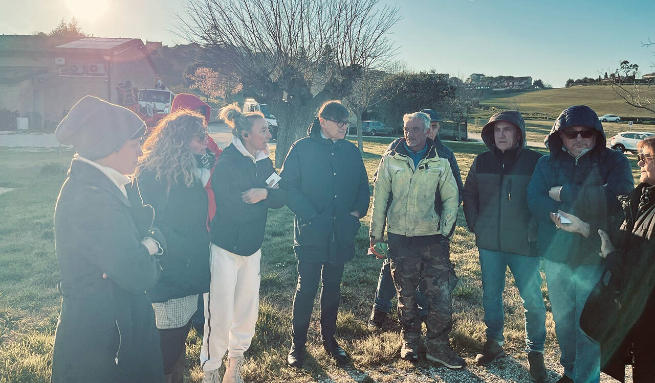 Il presidente dell’assemblea legislativa delle Marche Dino Latini a Osimo stazione per incontrare la comunità di cittadini interessata dal progetto di Ferrovie dello Stato (Foto: assemblea legislativa )
