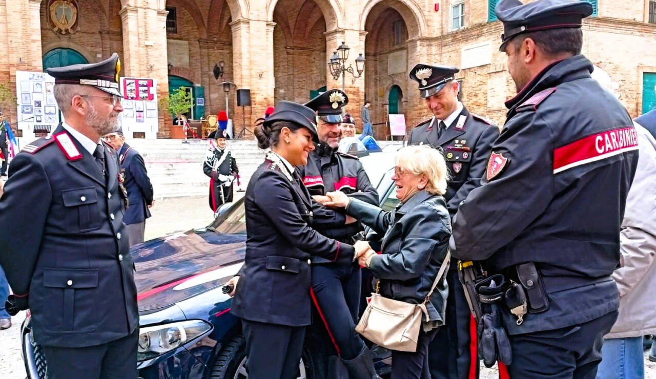 Truffata, con la storia del finto incidente del figlio, una 80enne a Ostra: il ringraziamento ai carabinieri dopo il rinvenimento di oro e contanti