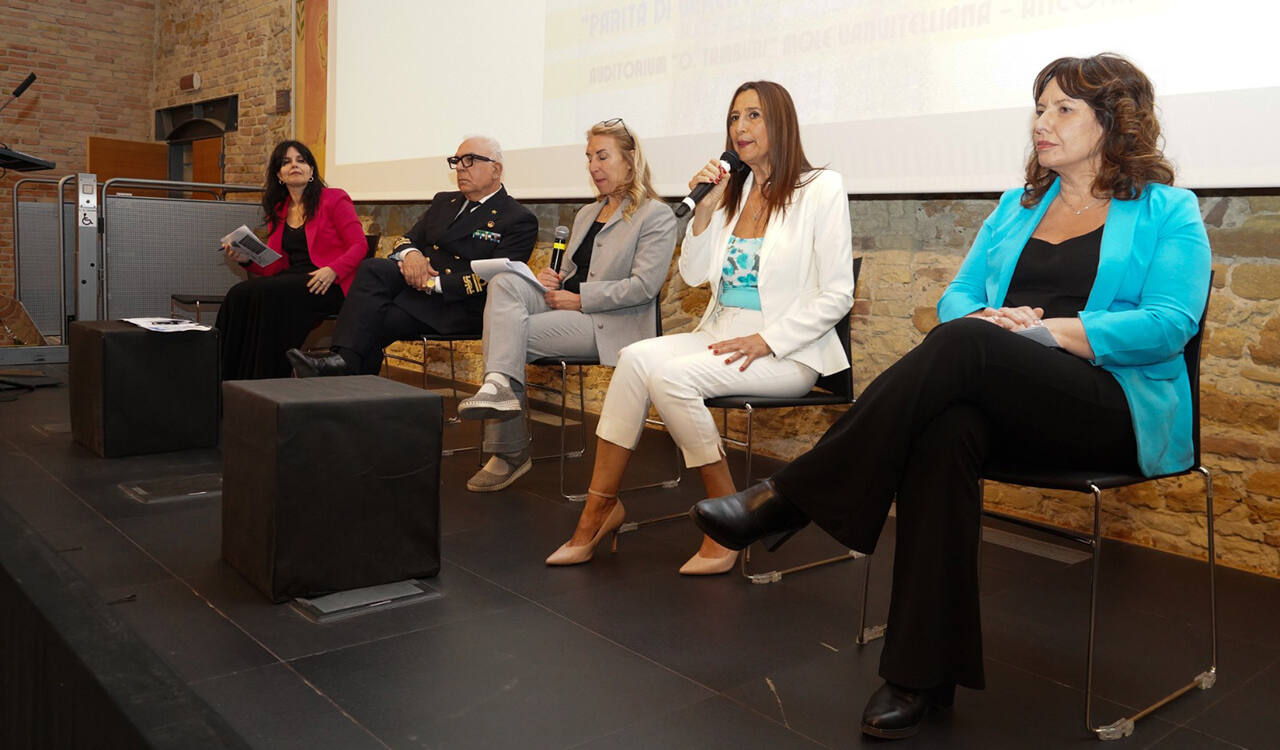 Alcune delle relatrici e dei relatori dell'incontro che si è svolto alla Mole di Ancona dal titolo “Parità di genere nel mondo marittimo”