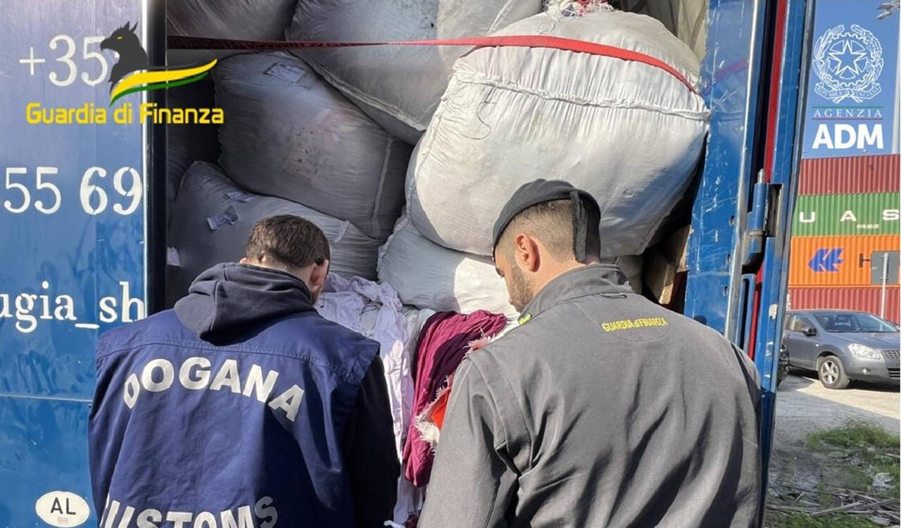 Ancona, tir dalla Grecia con 18mila borse contraffatte: denunce e sequestri