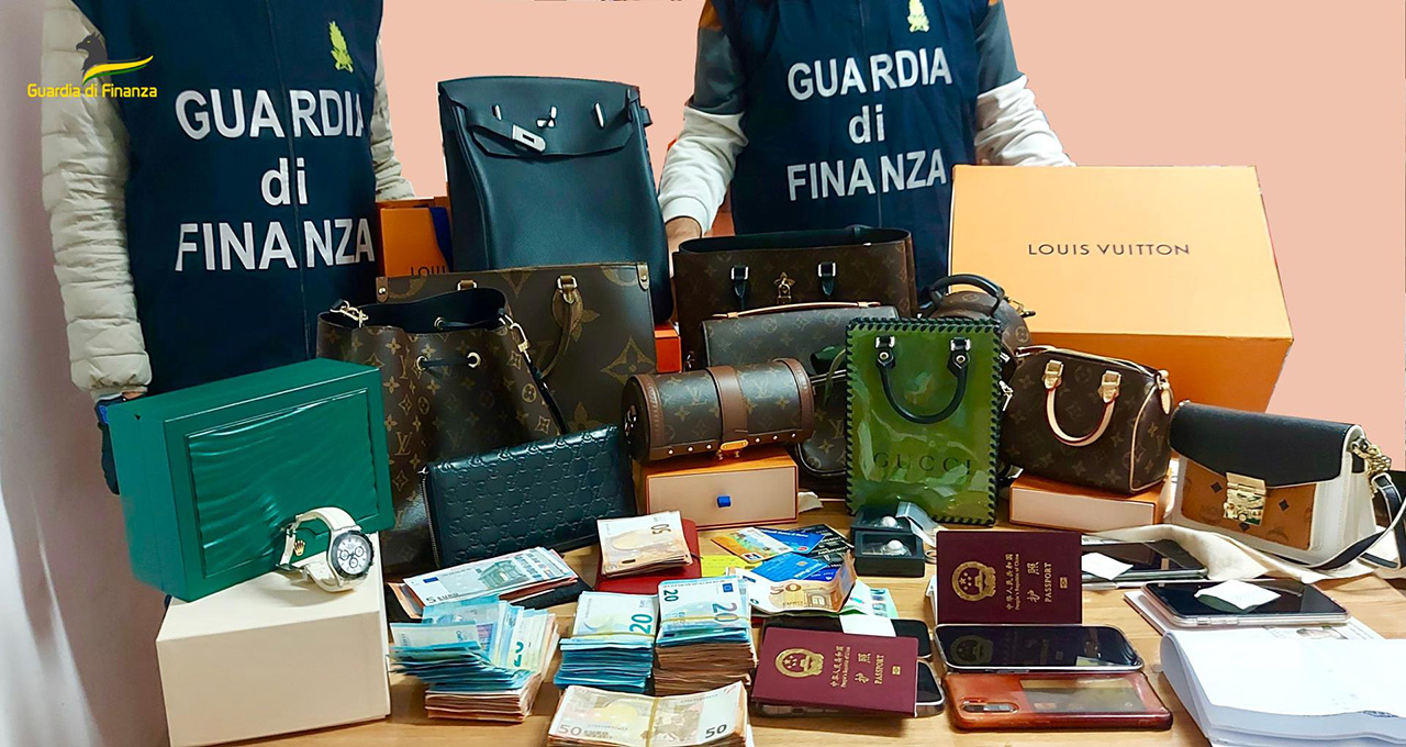 I finanzieri di Macerata hanno concluso una complessa operazione che ha permesso di smascherare una maxi frode fiscale di circa 200 milioni di euro