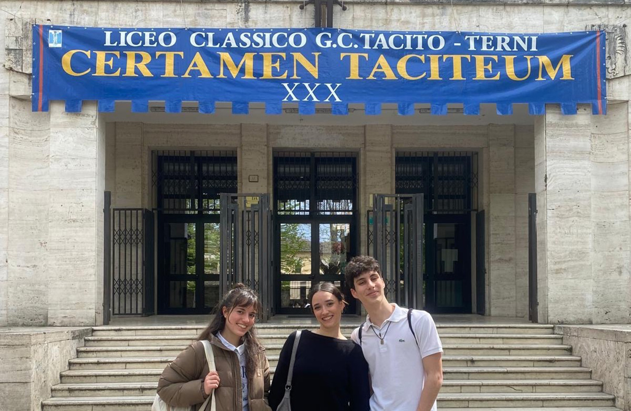 Gli studenti del liceo classico di Jesi che hanno partecipato al Certamen Taciteum, ed. 2025 (Foto: Liceo Classico Jesi)
