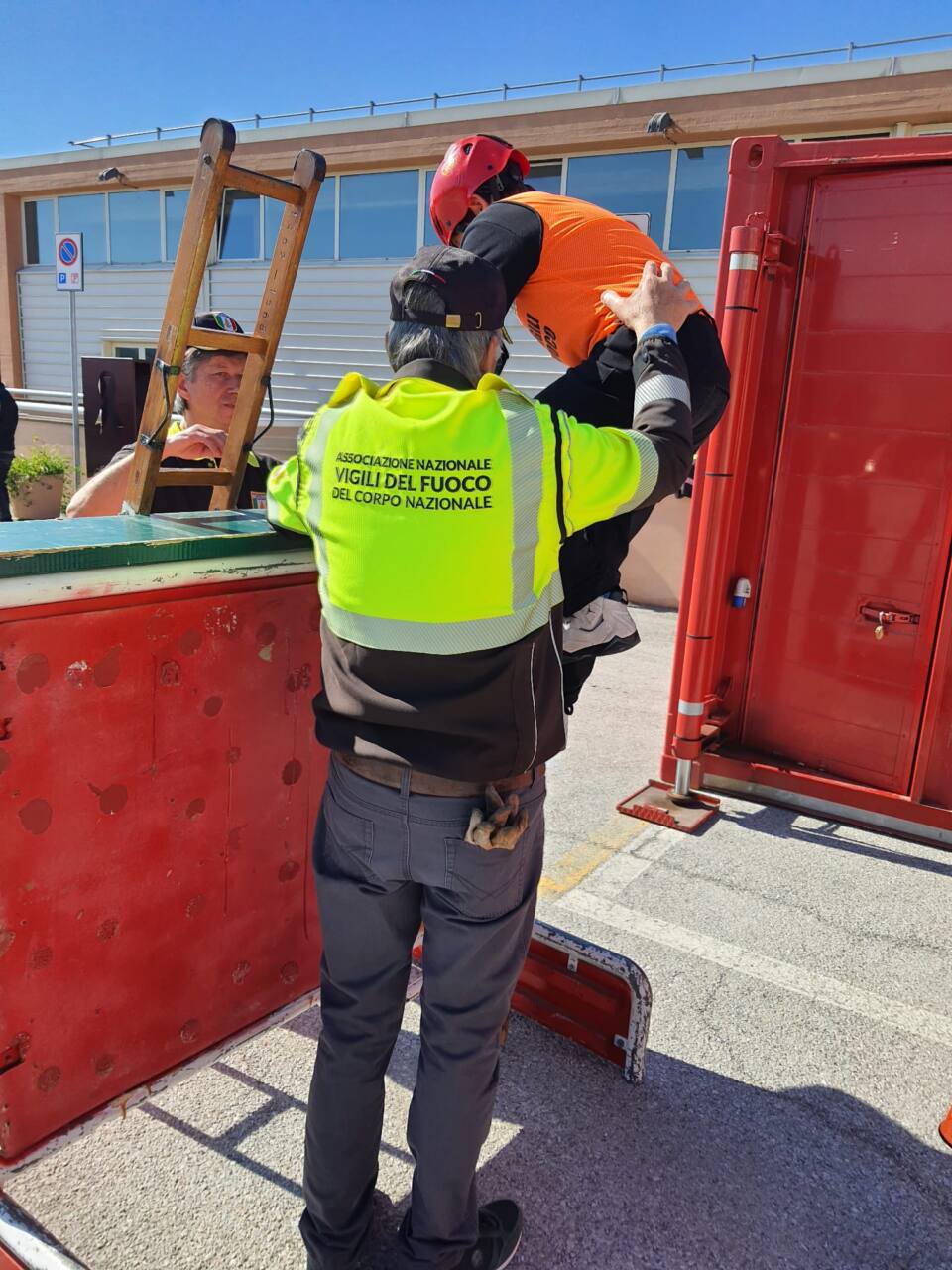 Pompieropoli a San Costanzo, una giornata di divertimento e sicurezza