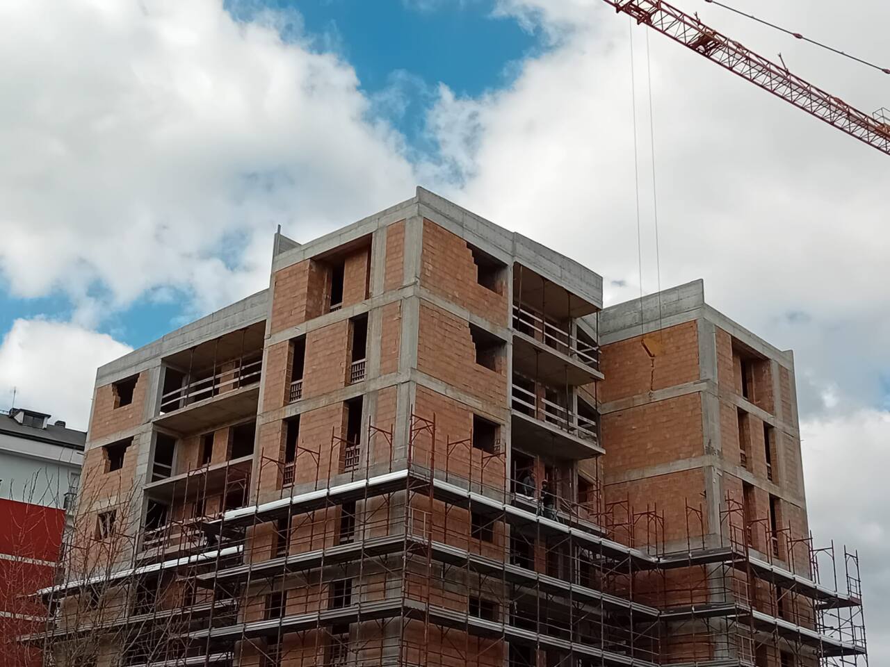 Jesi, la torre Erap di via Tessitori alla ripresa dei lavori