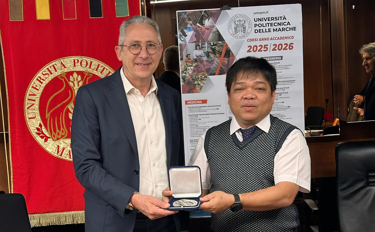Il pro rettore prof. Marco D'orazio con il prof. Vo Thanh Tung