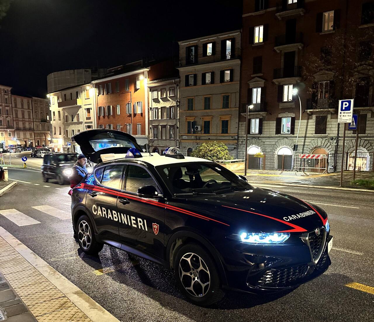 Carabinieri in azione nel centro di Macerata