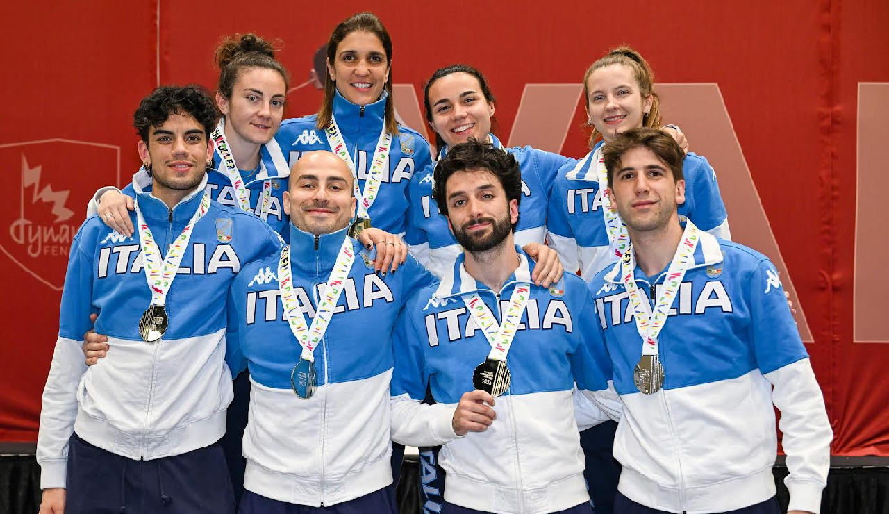 Gli atleti azzurri che hanno partecipato alla tappa della Coppa del Mondo di fioretto a Vancouver (Elena Tangherlini e Tommaso Marini sono i primi da sinistra)