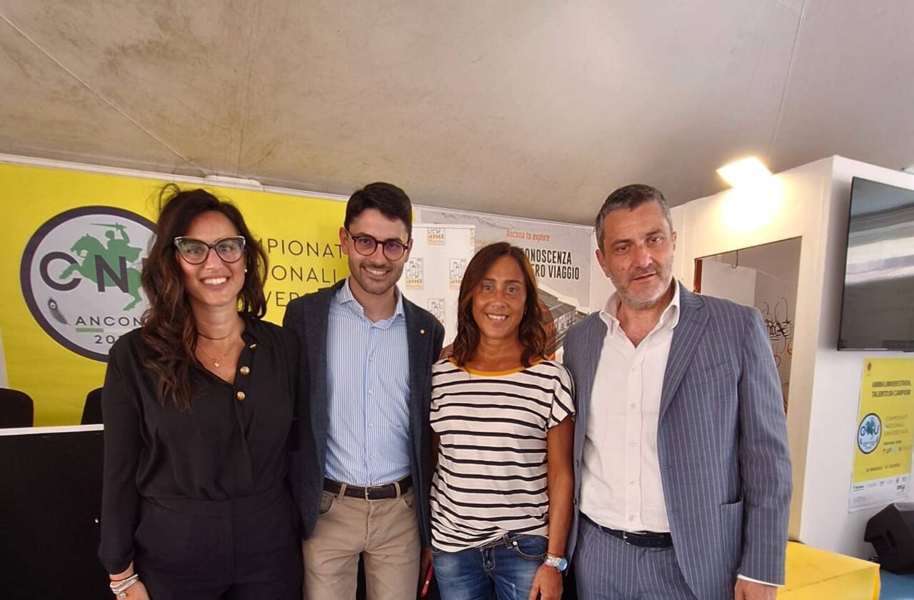 Da sinistra, Irene Ciaffoncini, coordinatrice Anci Giovani Marche, Domenico Carbone, presidente Nazionale della Consulta dei Giovani Amministratori Anci, Francesca Bedeschi, direttrice Anci Marche e Alessandro Bono, coordinatore dei Presidenti dei Consigli Comunali di Anci Marche