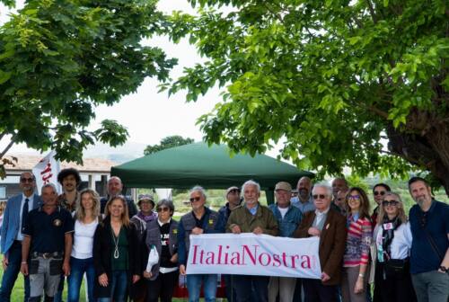 Castelfidardo, la passeggiata di Italia nostra per dire no alla stazione merci