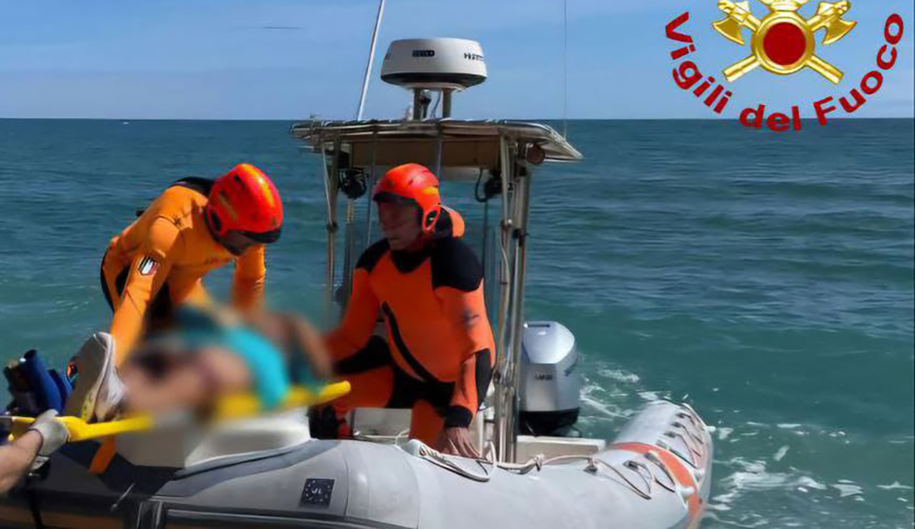 Mezzavalle, cade sul sentiero per la spiaggia: persona soccorsa dai vigili del fuoco