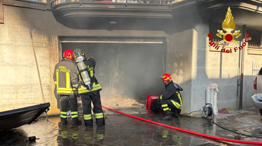 Monteprandone, incendio autorimessa