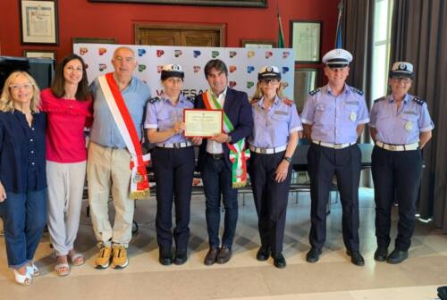 Pesaro, contribuì all’arresto di un detenuto in fuga. Consegnato l’“Encomio del Sindaco” a Samuela Lisotti