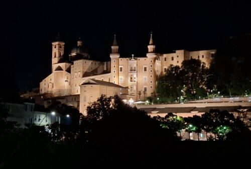 Urbino, palazzo ducale e duomo brillano di una nuova luce
