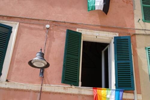 Castelplanio espone le bandiere della Palestina e della pace: un gesto approvato all’unanimità dal consiglio comunale