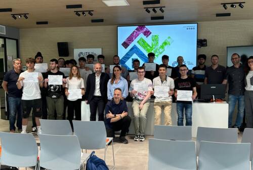 Fabriano, studenti e aziende insieme per la realizzazione di un braccio robotico industriale