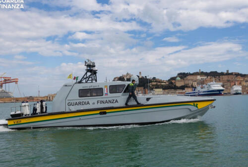 Evaso dagli arresti domiciliari, fermato in mare dalla Guardia di Finanza di Ancona