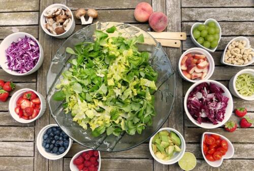 Vegetariani e vegani vs onnivori: quali differenze psicologiche?
